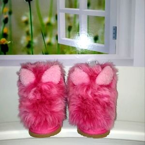 UGG FLUFF SQUAD PINKIPUFF CLASSIC ll Boots. Size 8c.